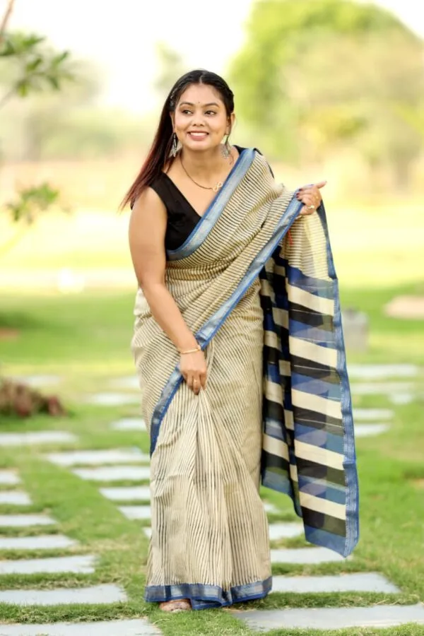 Grey Lines Maheshwari Silk Saree