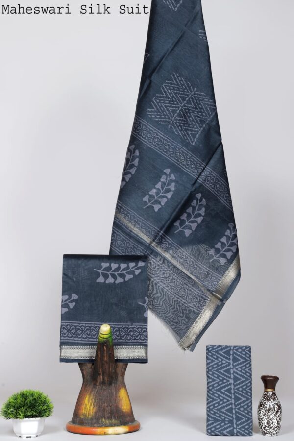 Handcrafted Indian Maheshwari Silk Suit