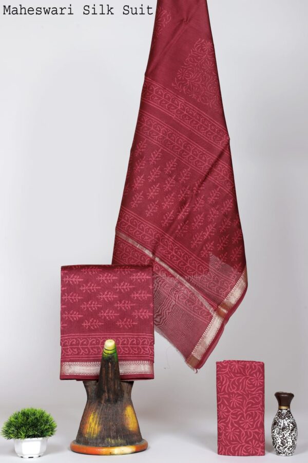 Elegant Handloom Maheshwari Silk Suit