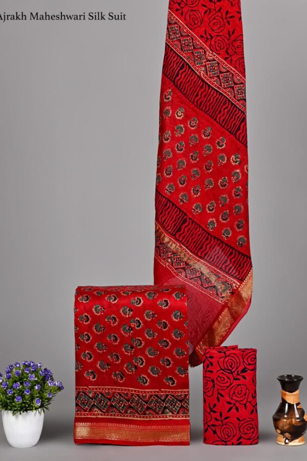 Handcrafted Maheshwari Silk Unstitched Suit