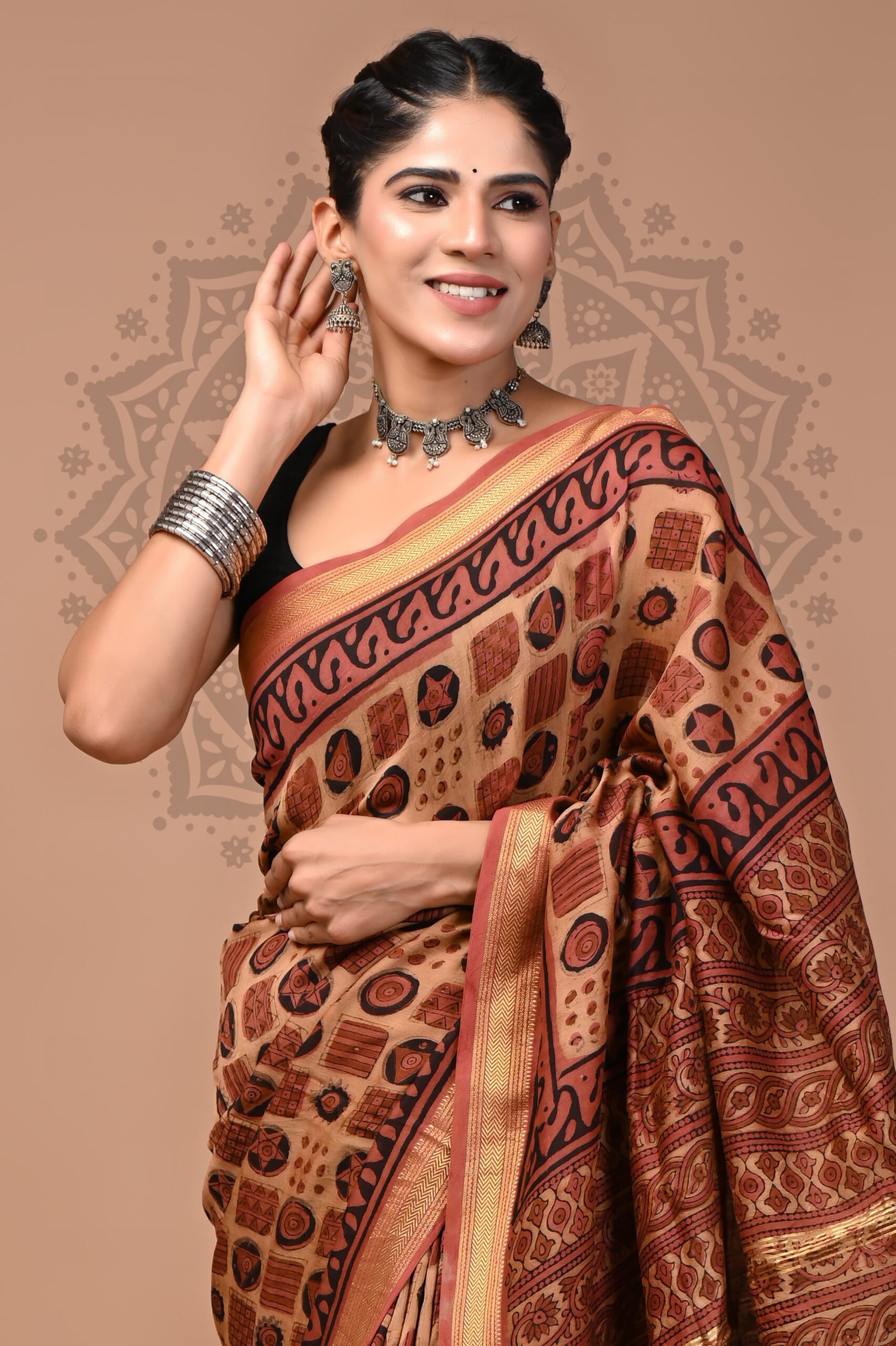 Mocha Ajrakh Maheshwari Silk Saree - Image 4