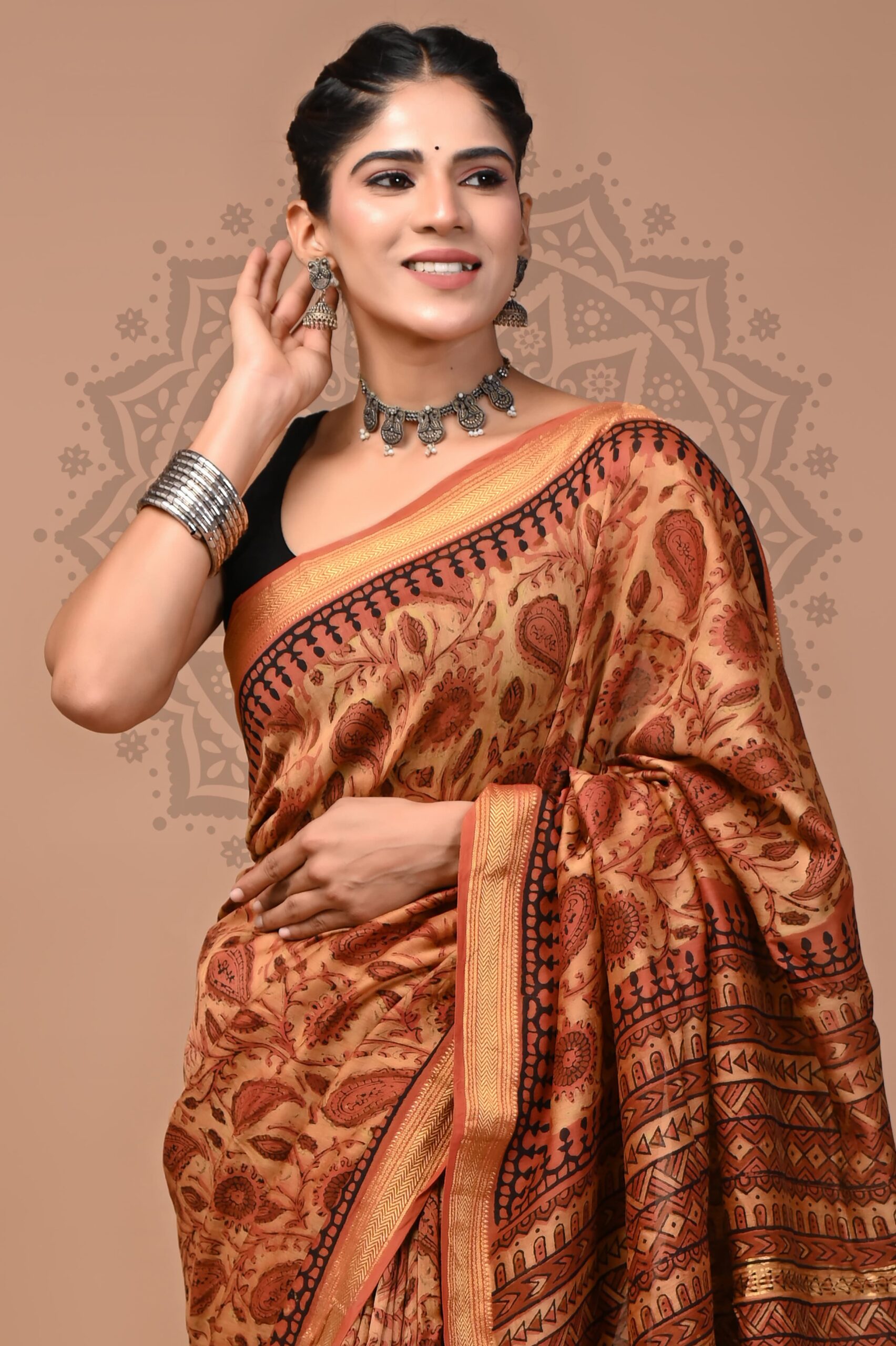 Pale Copper Ajrakh Maheshwari Silk Saree - Image 4