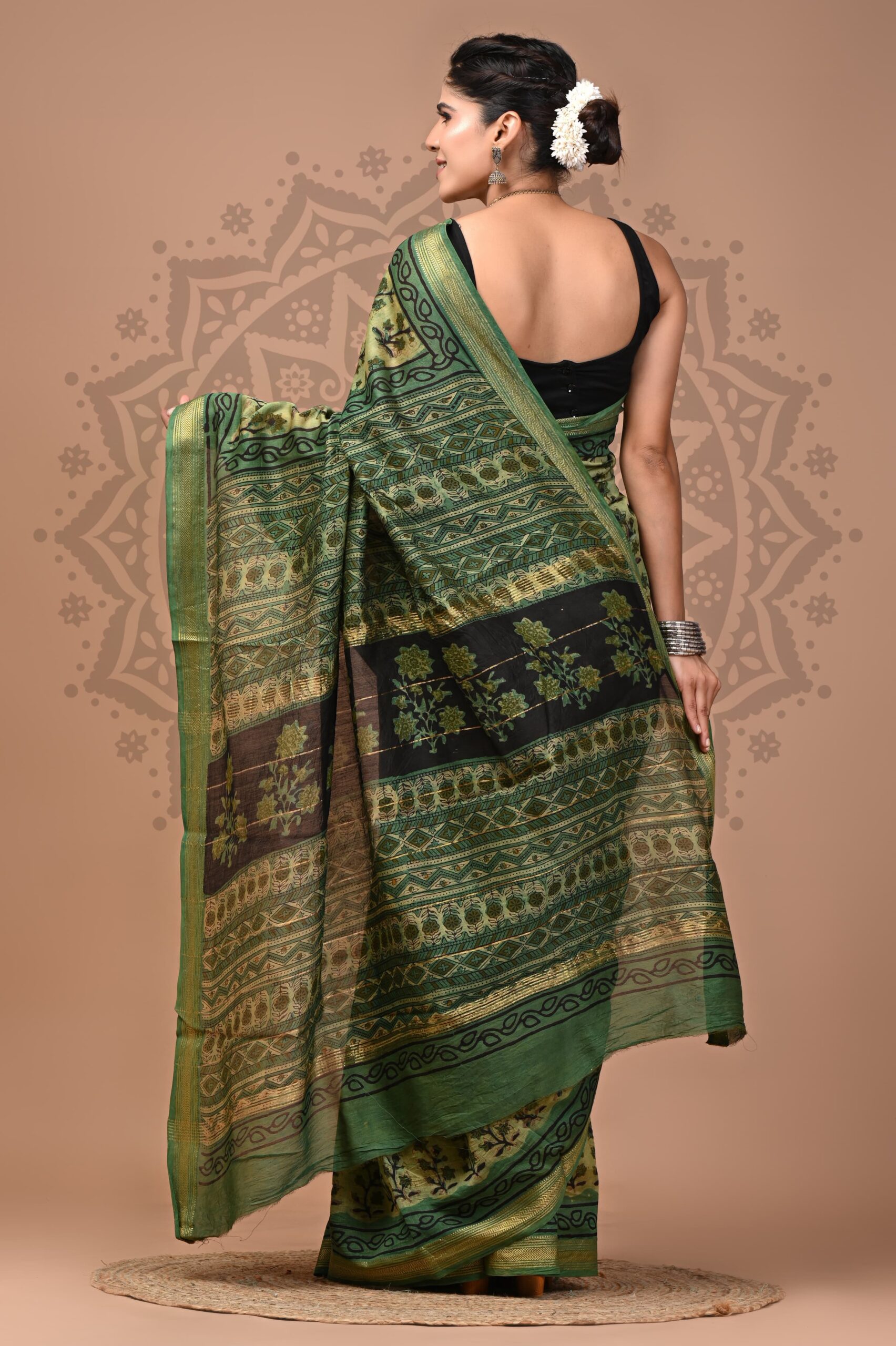 Brown Grey Ajrakh Vanaspati Maheshwari Silk Saree - Image 4
