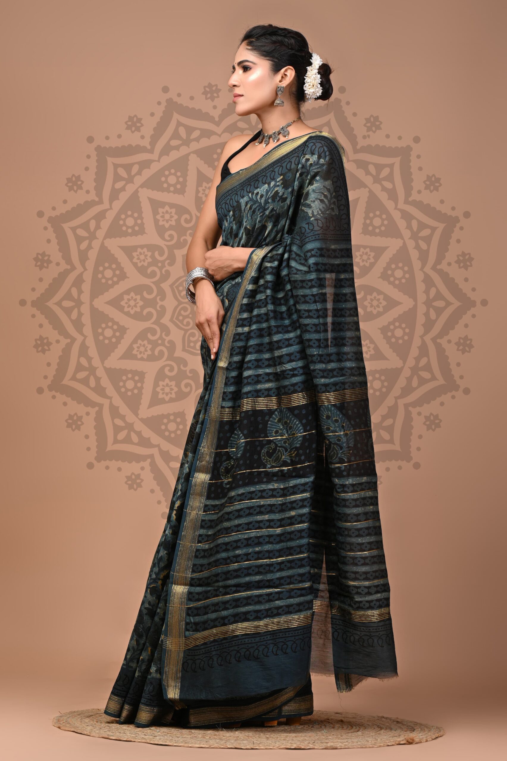 Granite Green Ajrakh Vanaspati Printed Maheshwari Silk Saree - Image 2