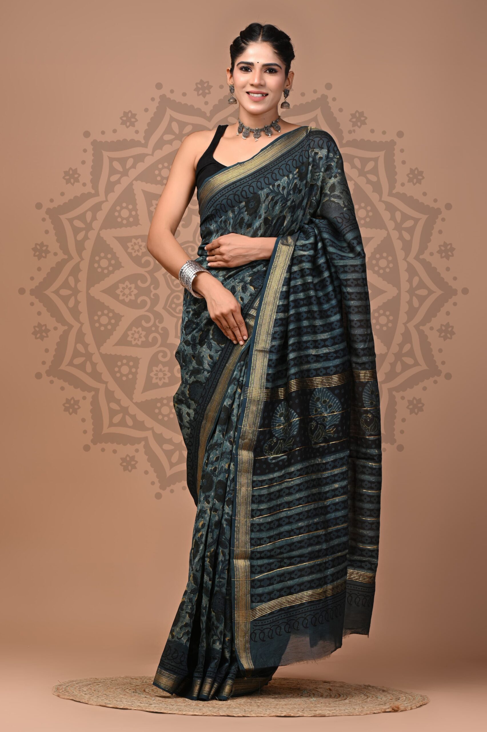 Granite Green Ajrakh Vanaspati Printed Maheshwari Silk Saree - Image 4
